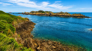 Panorama della Pointe du Grouin a Cancale, con la costa rocciosa e il mare della Bretagna