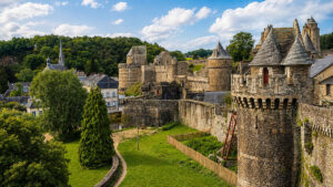 Mura e torri del Château de Fougères