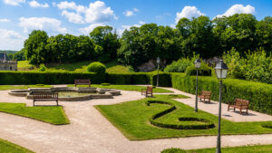 Il Jardin Public e il panorama sul castello