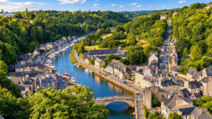 Porto di Dinan e fiume Rance visti dall'alto