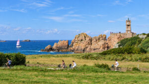 Phare du Paon sull’Île de Bréhat tra rocce di granito e mare