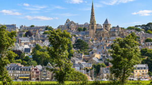 Panorama di Tréguier con la Cathédrale Saint-Tugdual e il centro storico